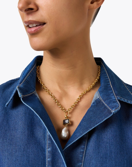 Gold Pendant Chain Necklace